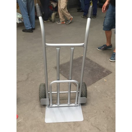 CARRELLO PORTAPACCHI CON RUOTE PNEUMATICHE